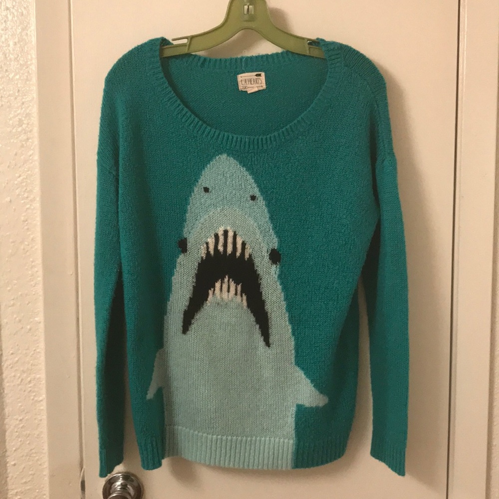 oversized shark sweater 🦈